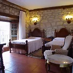 Tres Coronas De Silos 3* سانتو دومينغو دي سيلوس