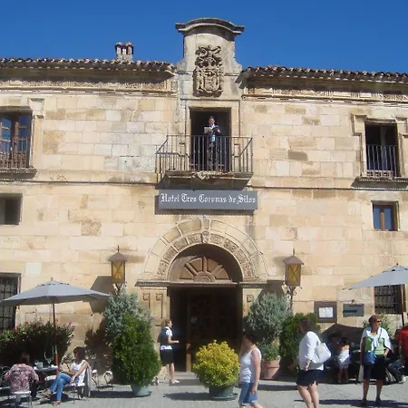 Tres Coronas De Silos 3*