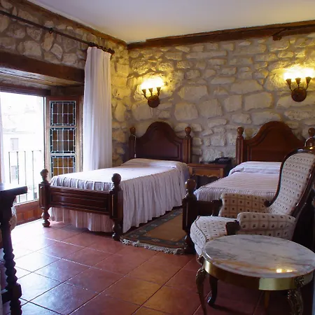 Tres Coronas De Silos 3* Santo Domingo de Silos