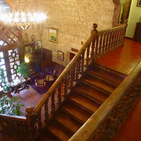 Tres Coronas De Silos