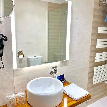 Tres Coronas De Silos Hotel 3*
