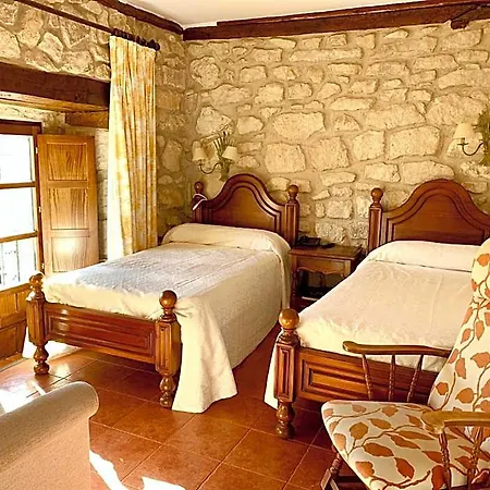 Tres Coronas De Silos Hotel 3*