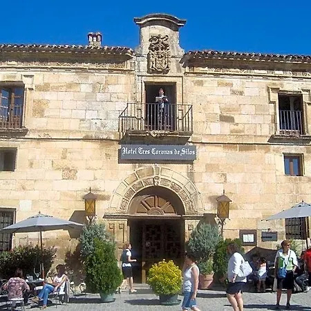 Tres Coronas De Silos Hotel