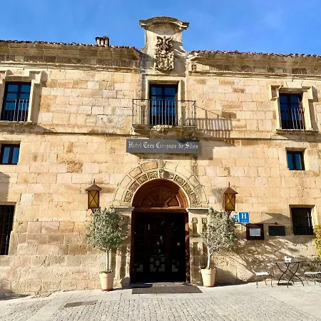Tres Coronas De Silos Hotel 3*