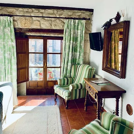 Tres Coronas De Silos 3*