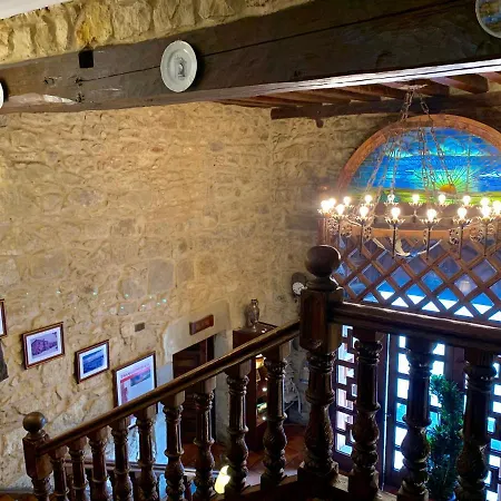 Tres Coronas De Silos