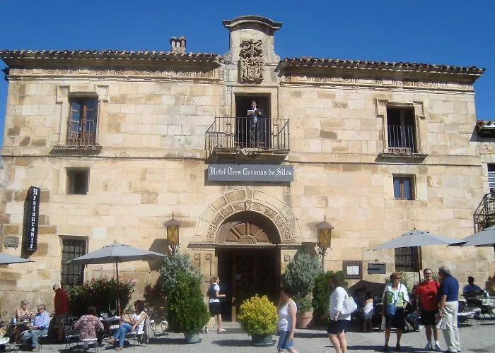 Tres Coronas De Silos 3*