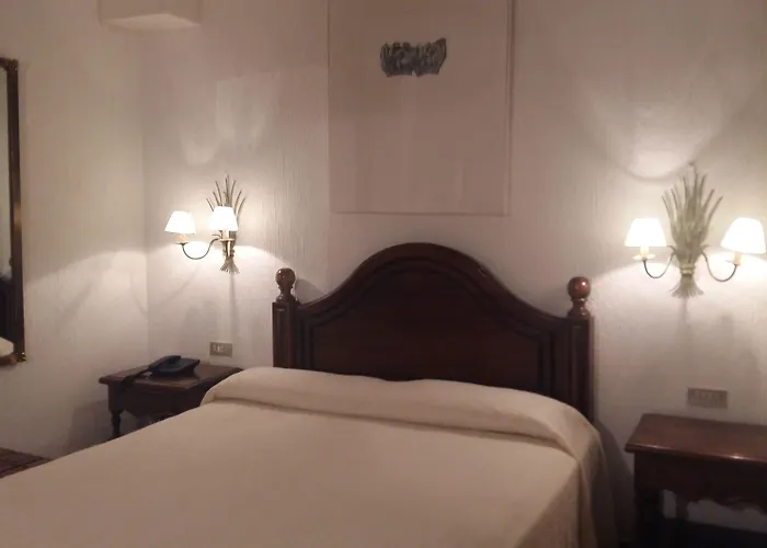 Tres Coronas De Silos Hotel