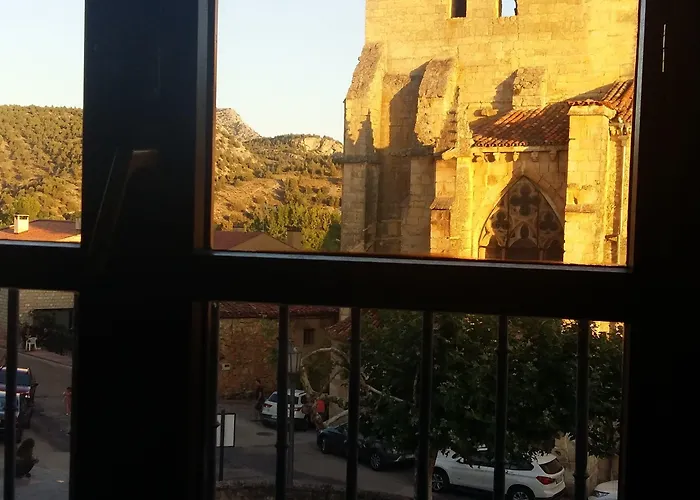 Tres Coronas De Silos Hotel