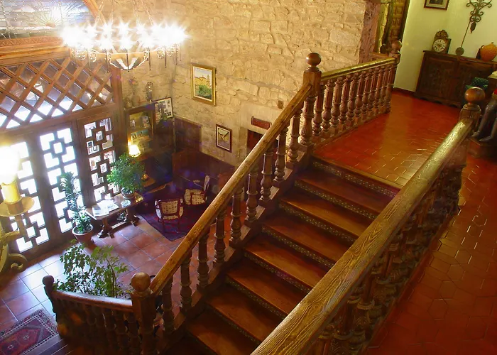 Tres Coronas De Silos