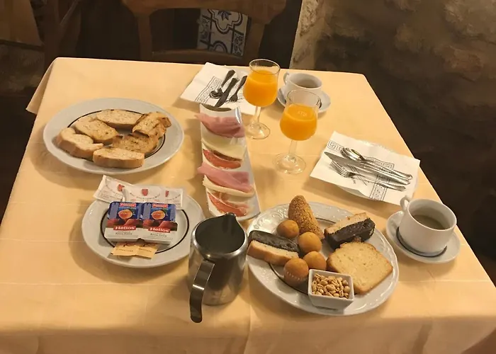 Hotel Tres Coronas De Silos