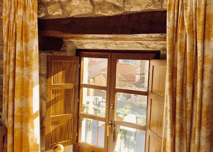 Tres Coronas De Silos Hotel