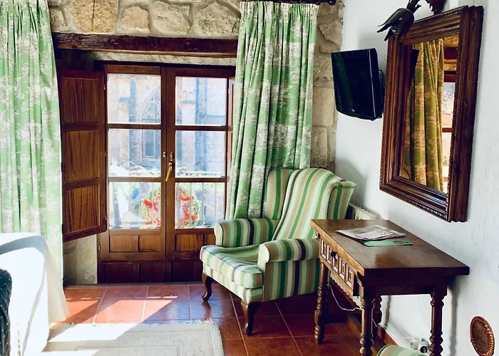 Hotel Tres Coronas De Silos