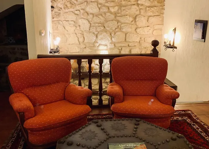 Tres Coronas De Silos