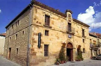 Tres Coronas De Silos