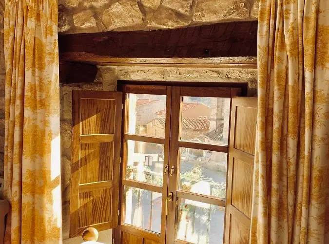 Tres Coronas De Silos Santo Domingo De Silos