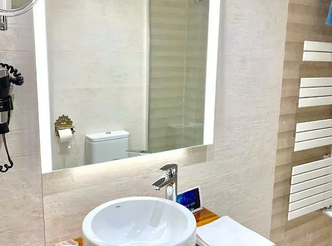 Tres Coronas De Silos