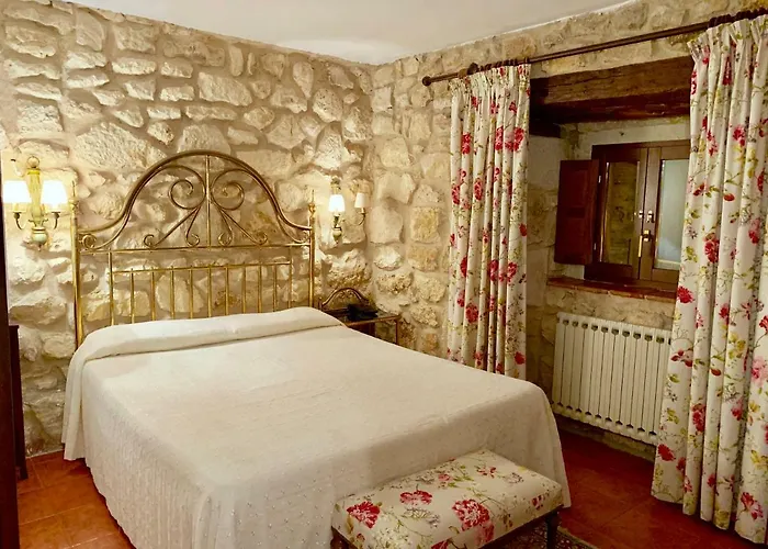 Hotel Tres Coronas De Silos