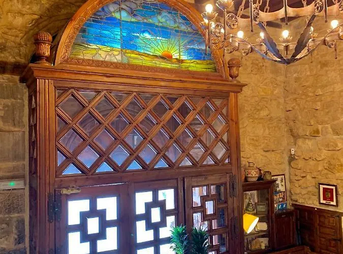 Tres Coronas De Silos Hotel