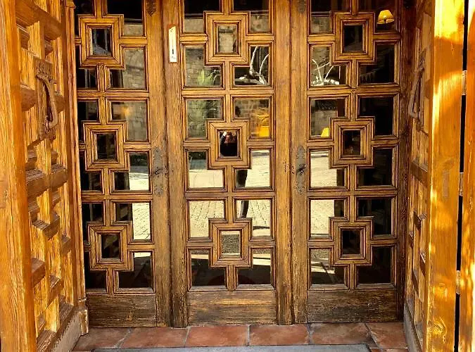 Tres Coronas De Silos Hotel